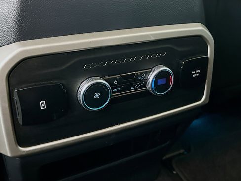 Used 2024 Ford Expedition XLT image 27