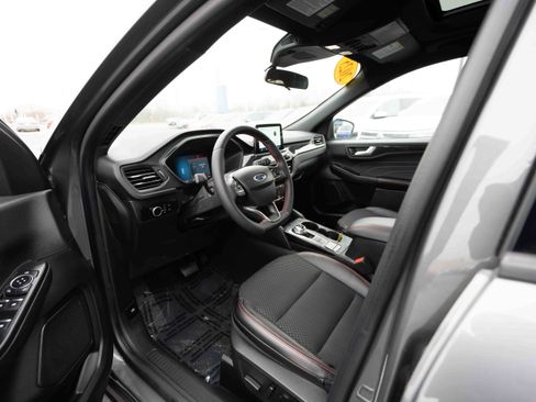 Used 2025 Ford Escape ST-Line w/ Cold Weather Package image 8