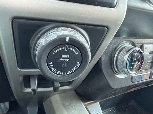 Used 2019 Ford F150 Lariat w/ Equipment Group 502A Luxury AWD/4WD image 30