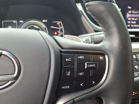 Used 2021 Lexus ES 300h Ultra Luxury w/ Accessory Package 2 image 25