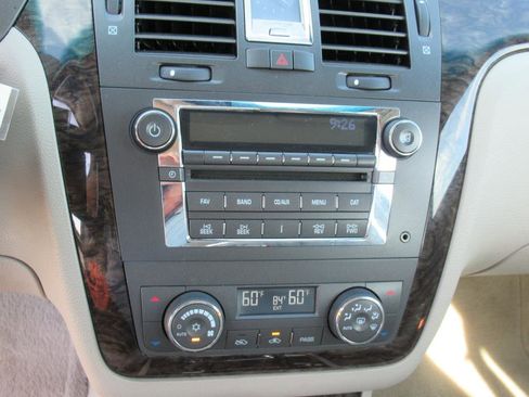 Used 2009 Cadillac DTS image 21