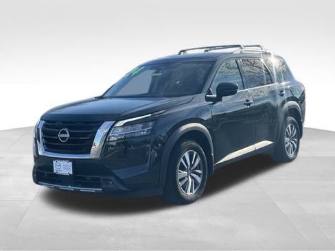 Used 2024 Nissan Pathfinder SL image 2