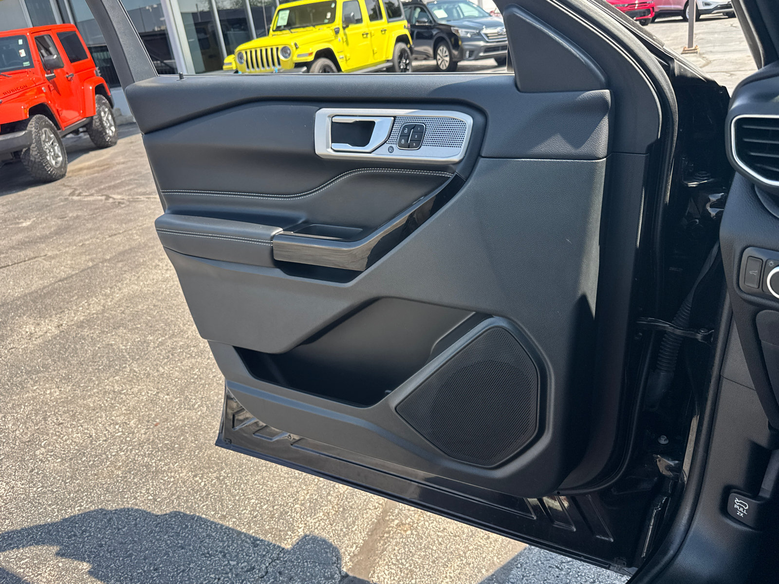 Used 2023 Ford Explorer ST w/ Equipment Group 401A AWD/4WD image 19