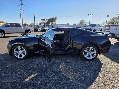 Used 2017 Chevrolet Camaro LT image 9