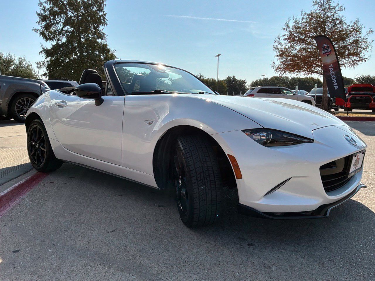 Used 2023 MAZDA MX-5 Miata Club RWD image 8
