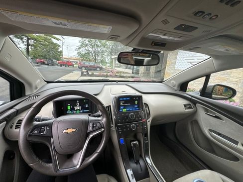 Used 2014 Chevrolet Volt Premium w/ Premium Trim Package FWD image 7