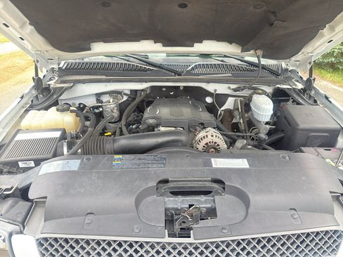 Used 2004 Chevrolet Silverado 2500 LS w/ Skid Plate Package AWD/4WD image 24