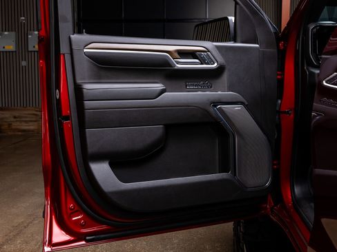 Used 2024 Chevrolet Silverado 1500 High Country AWD/4WD image 37