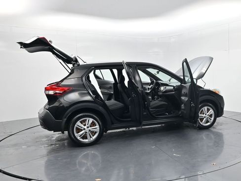 Used 2020 Nissan Kicks S image 57