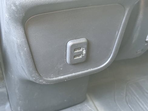 Used 2023 GMC Terrain SLE w/ Driver Convenience Package image 13