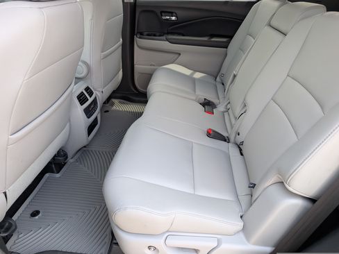 Used 2017 Honda Pilot EX-L image 11