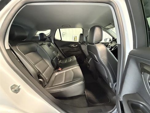 Used 2024 GMC Terrain SLT image 23