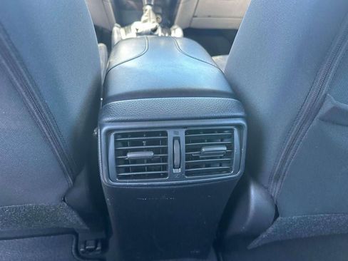 Used 2021 Nissan Rogue Sport SV AWD/4WD image 12