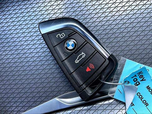 Used 2025 BMW 330i xDrive Sedan AWD/4WD image 12