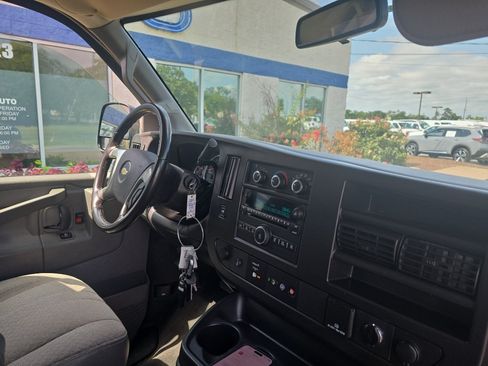 Used 2019 Chevrolet Express 3500 LS RWD image 11