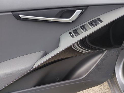 New 2025 Kia Niro EX Touring image 24