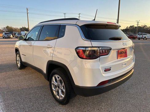 Certified 2025 Jeep Compass Latitude image 5