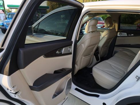 Used 2016 Lincoln MKX Reserve w/ Luxury Package image 16