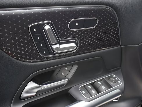 New 2025 Mercedes-Benz GLA 250 4MATIC image 47