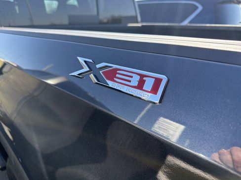 Used 2022 GMC Sierra 1500 SLT w/ SLT Premium Package image 10