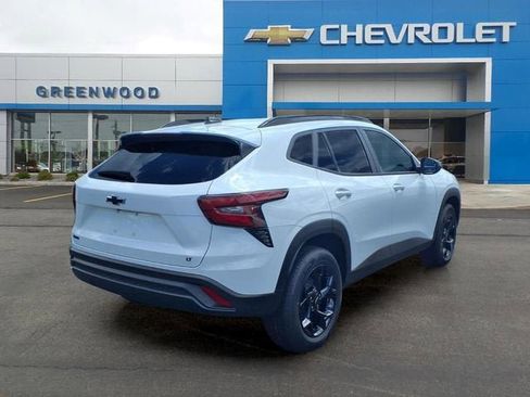 New 2026 Chevrolet Trax LT w/ Driver Confidence Package FWD image 3
