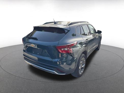 Used 2025 Chevrolet Trax LT FWD image 8