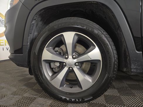 Used 2020 Jeep Cherokee Limited AWD/4WD image 35