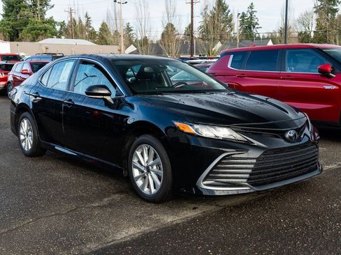 Used 2023 Toyota Camry LE image 1