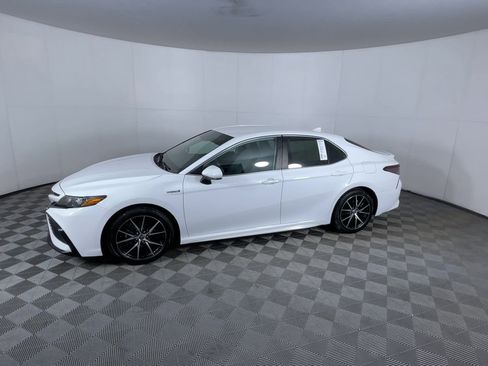 Used 2021 Toyota Camry SE FWD image 4