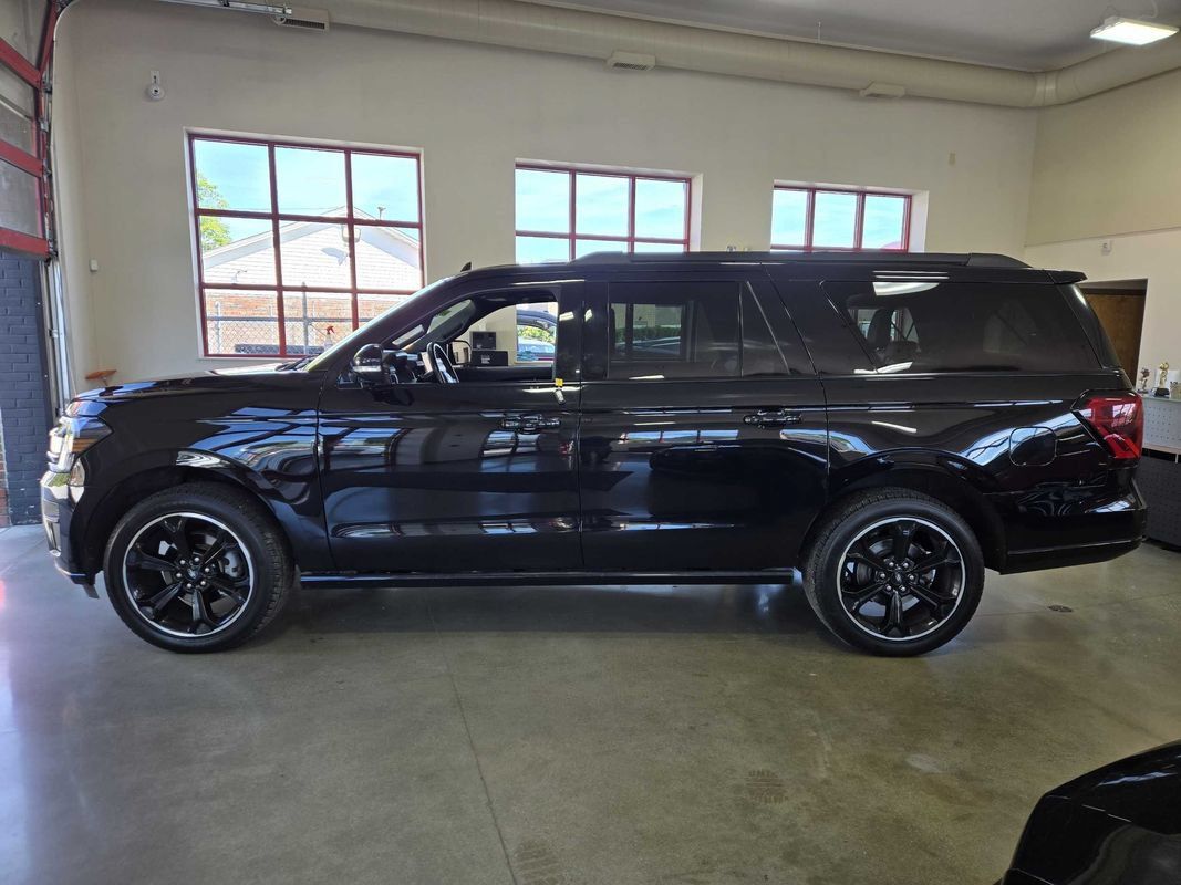 Used 2023 Ford Expedition Max Limited AWD/4WD image 4