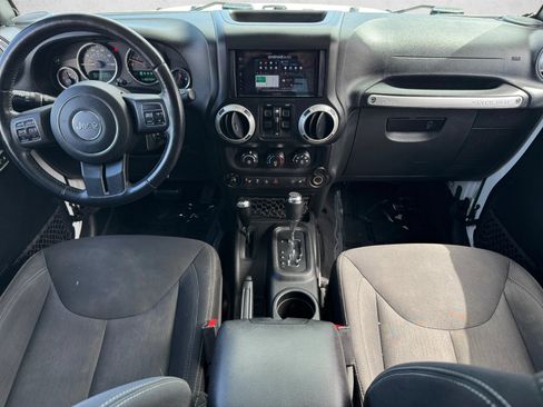 Used 2016 Jeep Wrangler Unlimited Rubicon w/ Connectivity Group AWD/4WD image 20