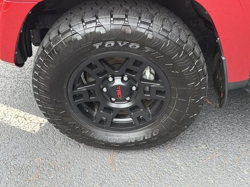 Used 2023 Toyota 4Runner TRD Off-Road Premium w/ Moonroof Package AWD/4WD image 11