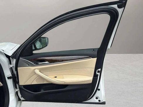 Used 2019 BMW 530i w/ Convenience Package image 24