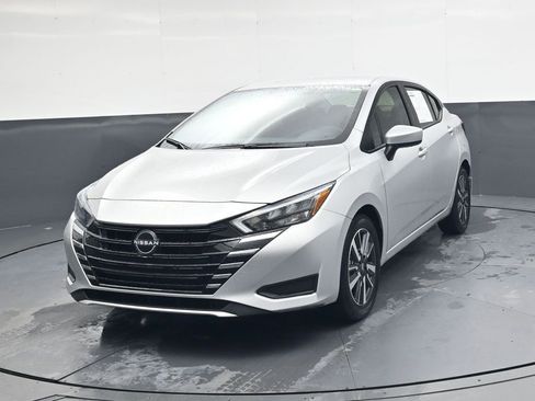 Used 2025 Nissan Versa SV w/ Trunk Package image 9