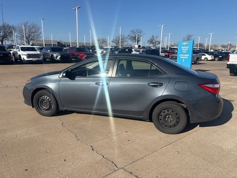 Used 2015 Toyota Corolla LE image 9