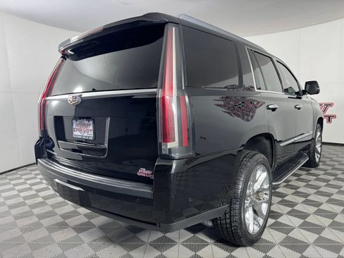 Used 2018 Cadillac Escalade Premium Luxury image 31