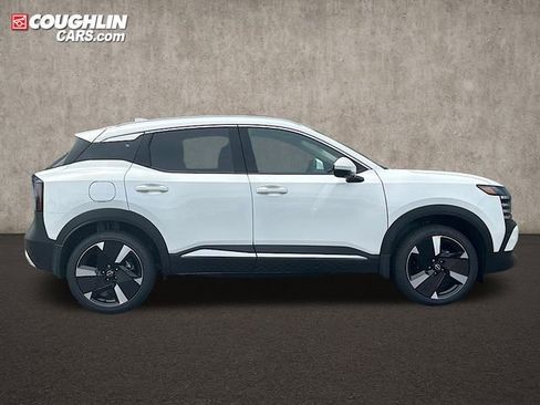 New 2025 Nissan Kicks SR w/ SR Premium Package AWD/4WD image 3