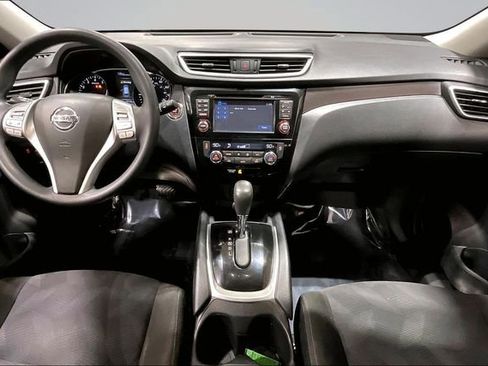 Used 2015 Nissan Rogue SV w/ SV Premium Package image 16