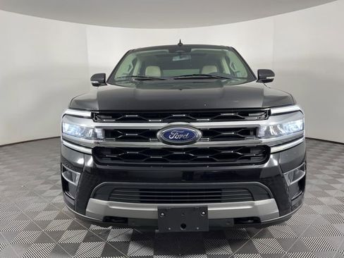 Used 2023 Ford Expedition Limited image 3