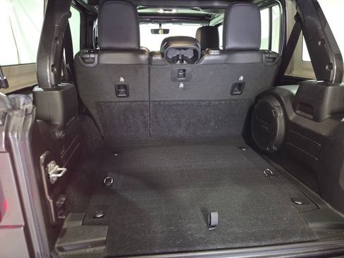 Used 2020 Jeep Wrangler Unlimited Sahara AWD/4WD image 29