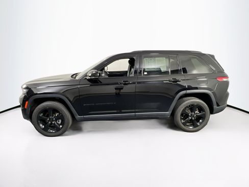 Used 2023 Jeep Grand Cherokee Altitude AWD/4WD image 8
