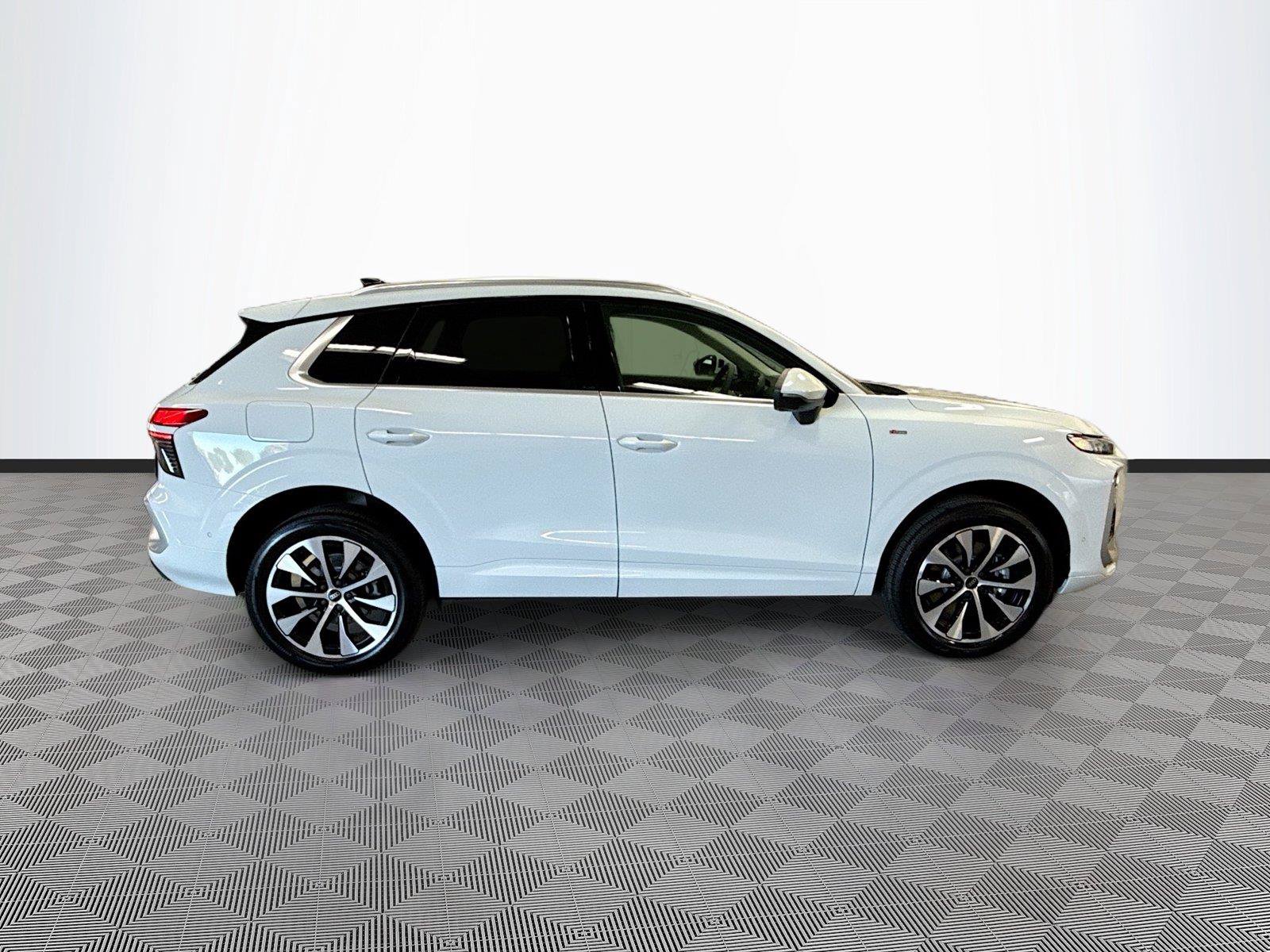 Certified 2026 Audi Q3 quattro 2.0T w/ Driver Assistance Package AWD/4WD image 8