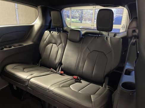 New 2026 Chrysler Pacifica Select image 17