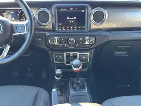 Used 2018 Jeep Wrangler Unlimited Sahara image 22