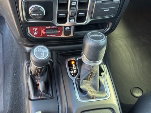 Used 2023 Jeep Gladiator Mojave w/ Cold Weather Group image 18