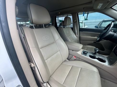 Used 2015 Jeep Grand Cherokee Overland AWD/4WD image 13