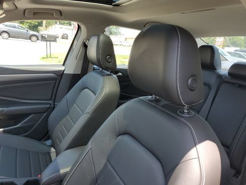 Certified 2023 Volkswagen Jetta SE FWD image 22