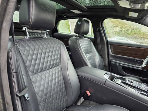 Used 2019 Jaguar XJ L Portfolio RWD image 11