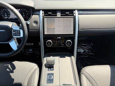 Used 2026 Land Rover Discovery Limited Edition AWD/4WD image 15