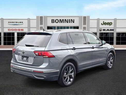 Used 2022 Volkswagen Tiguan SE image 4